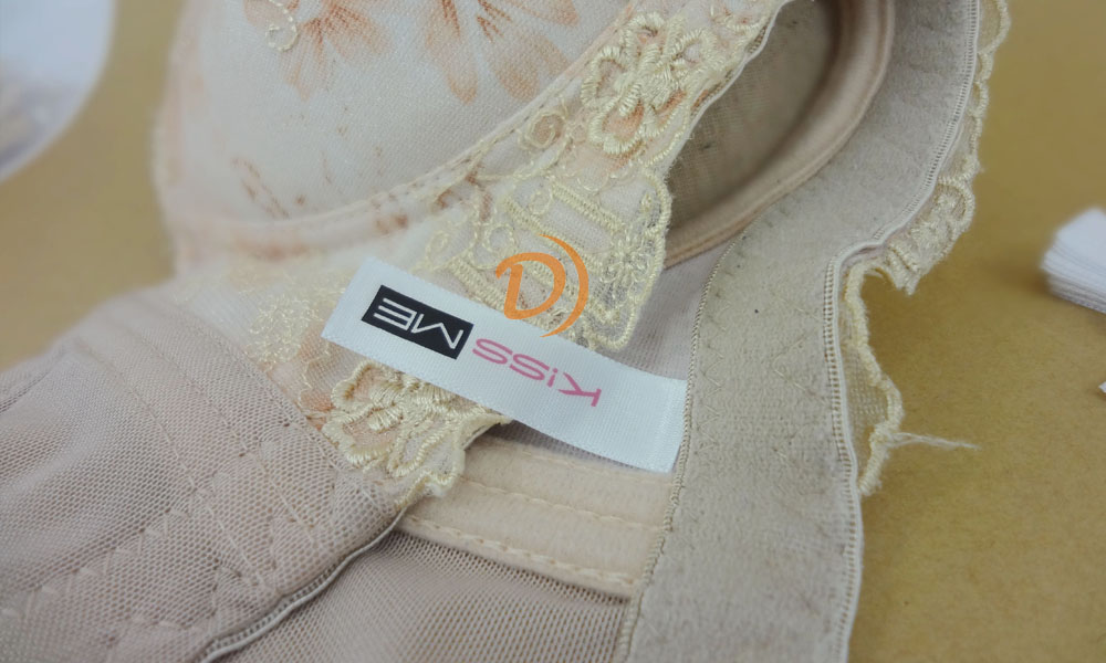 服裝領(lǐng)標(biāo)